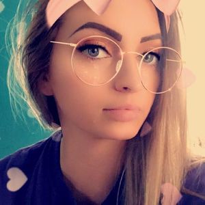 Meet your Posher, Michaela